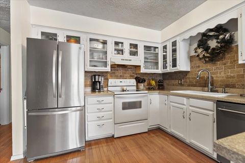 Tiny photo for 2 Yew Court, Bloomington, IL 61701 (MLS # 12532509)