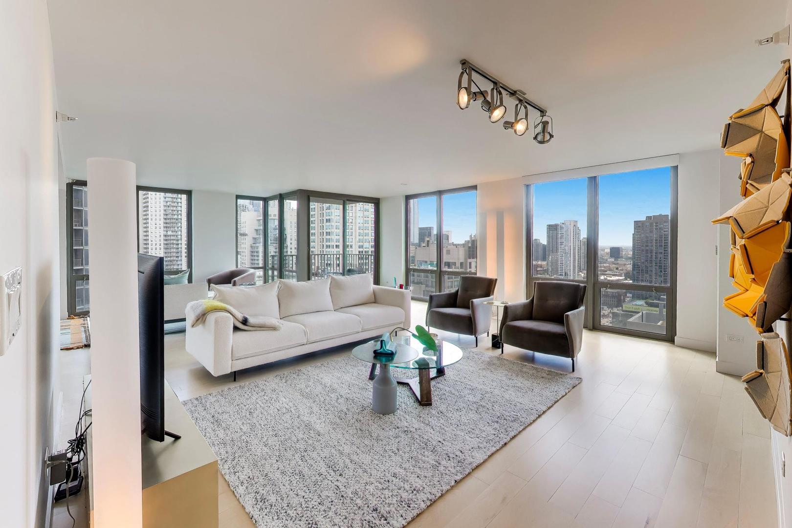 2 E Erie Street 3005