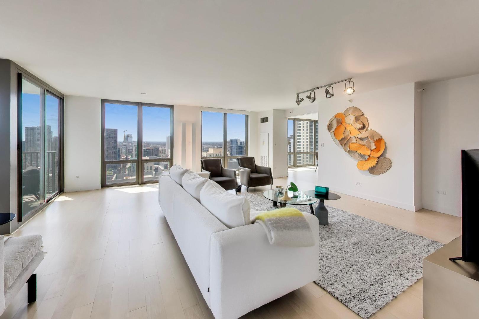 2 E Erie Street 3005