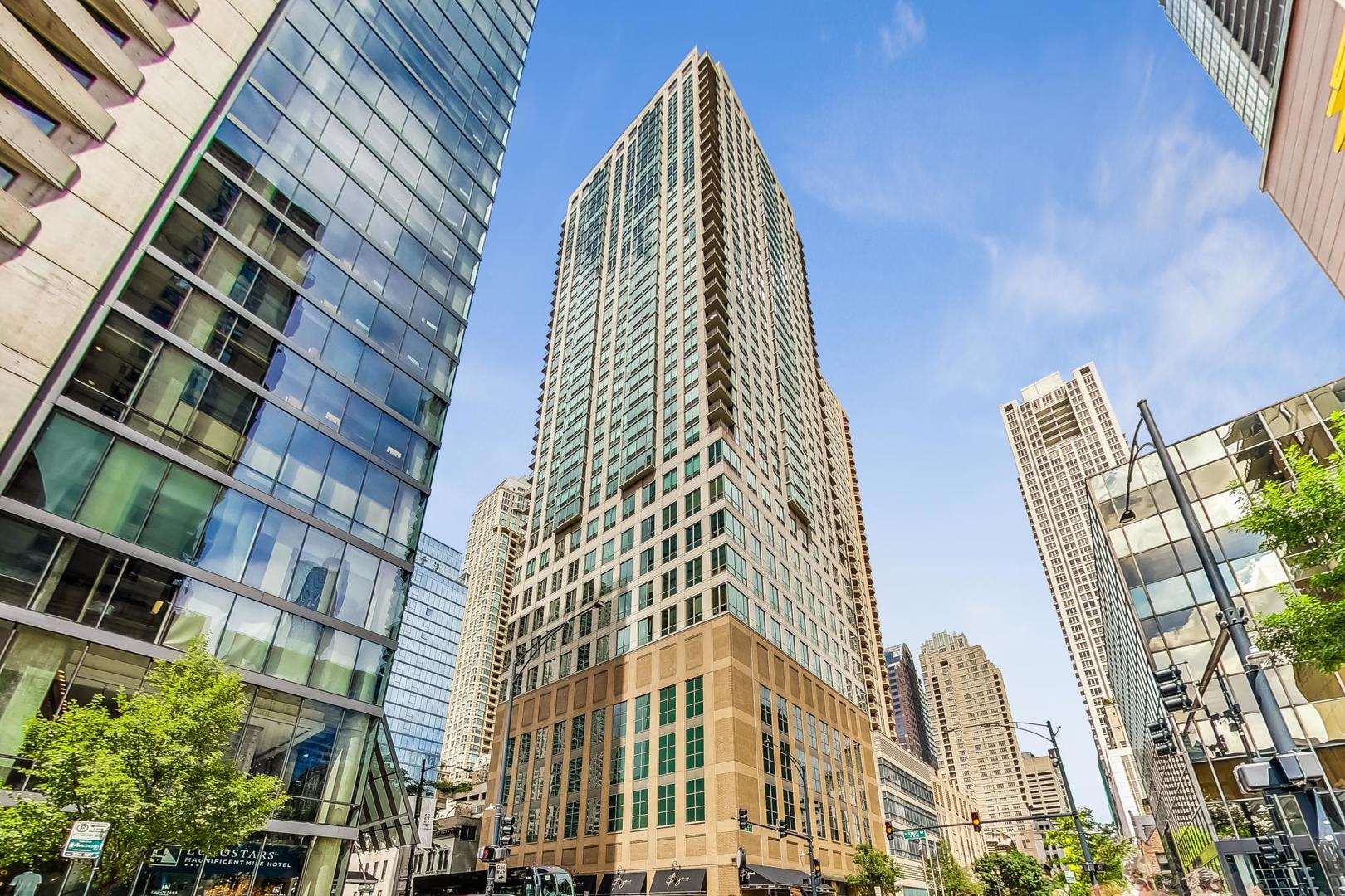 2 E Erie Street 3005