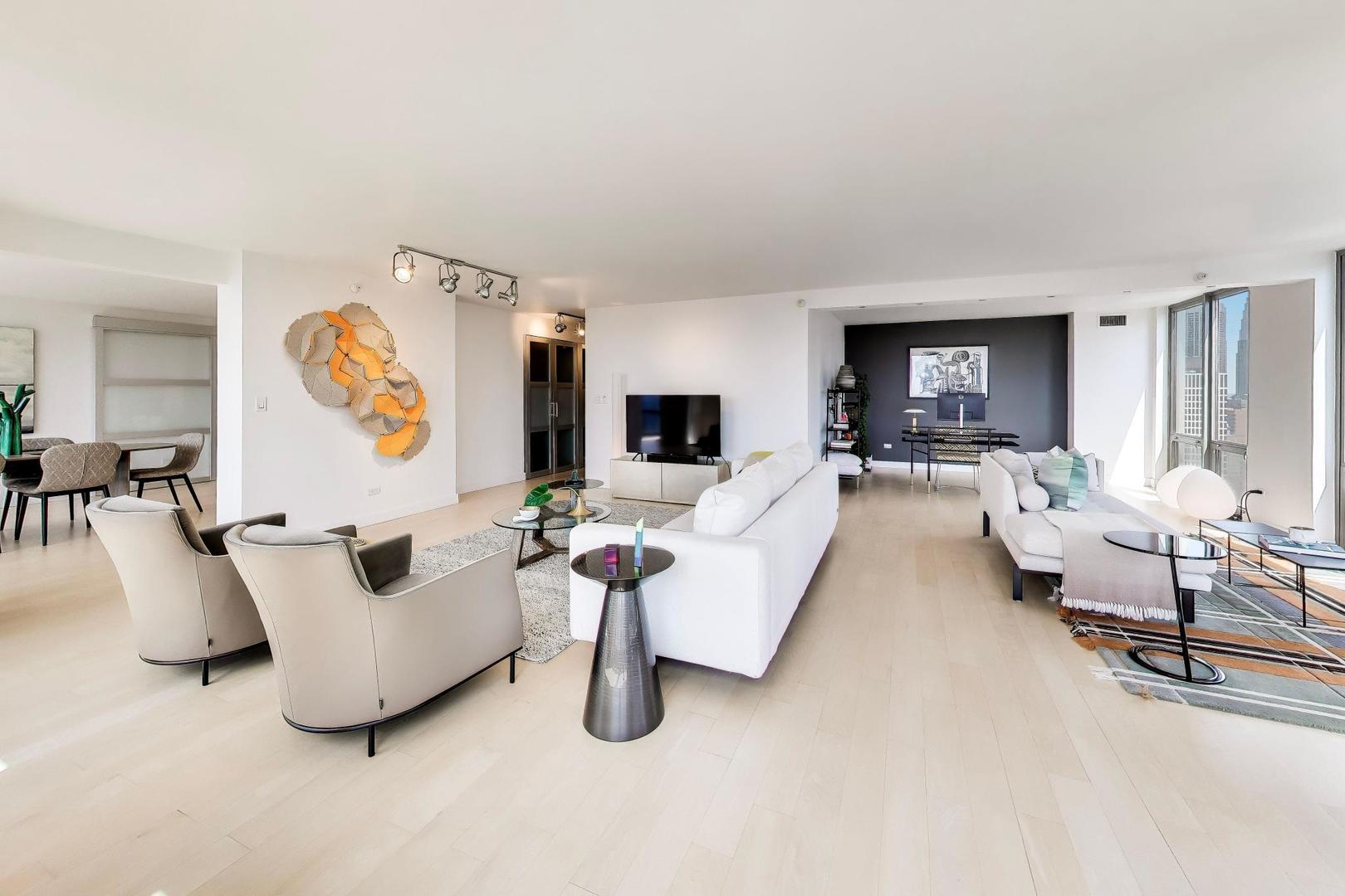 2 E Erie Street 3005