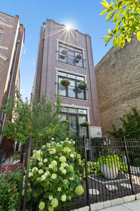Photo of 3921 N Greenview Avenue #1, Chicago, IL 60613 (MLS # 12767401)