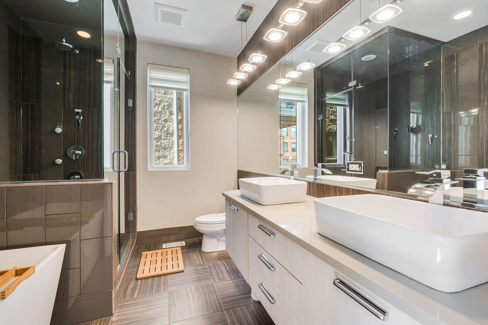 933 W George Street 2