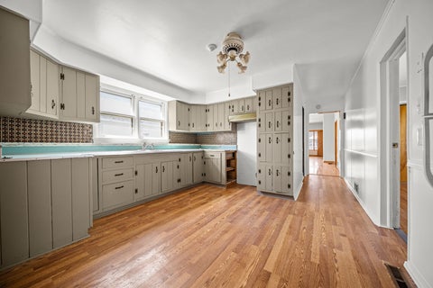 Tiny photo for 10441 S Avenue H Avenue, Chicago, IL 60617 (MLS # 12639187)