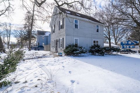 Tiny photo for 1101 Low Street, Bloomington, IL 61701 (MLS # 12557037)