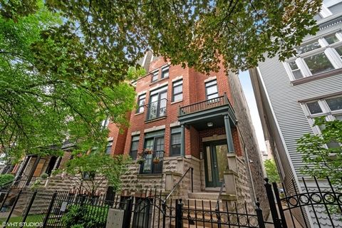 Photo of 853 W Roscoe Street #1, Chicago, IL 60657 (MLS # 12599540)