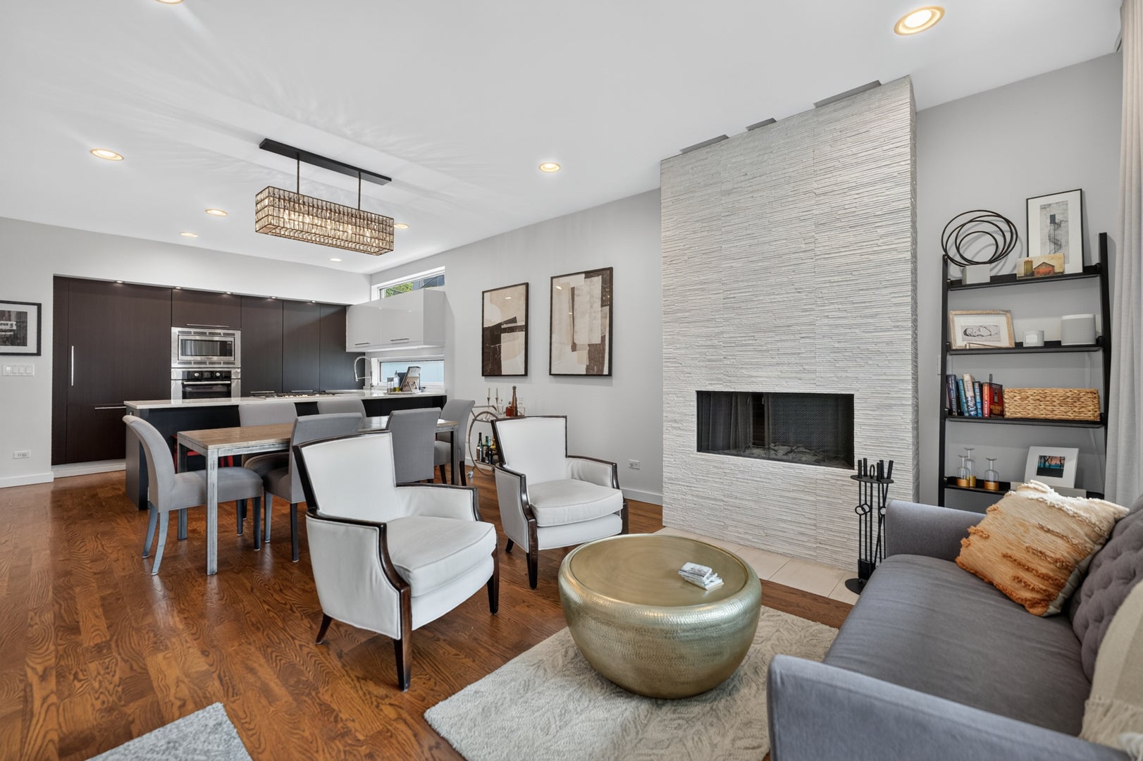 2012 W Shakespeare Avenue 1