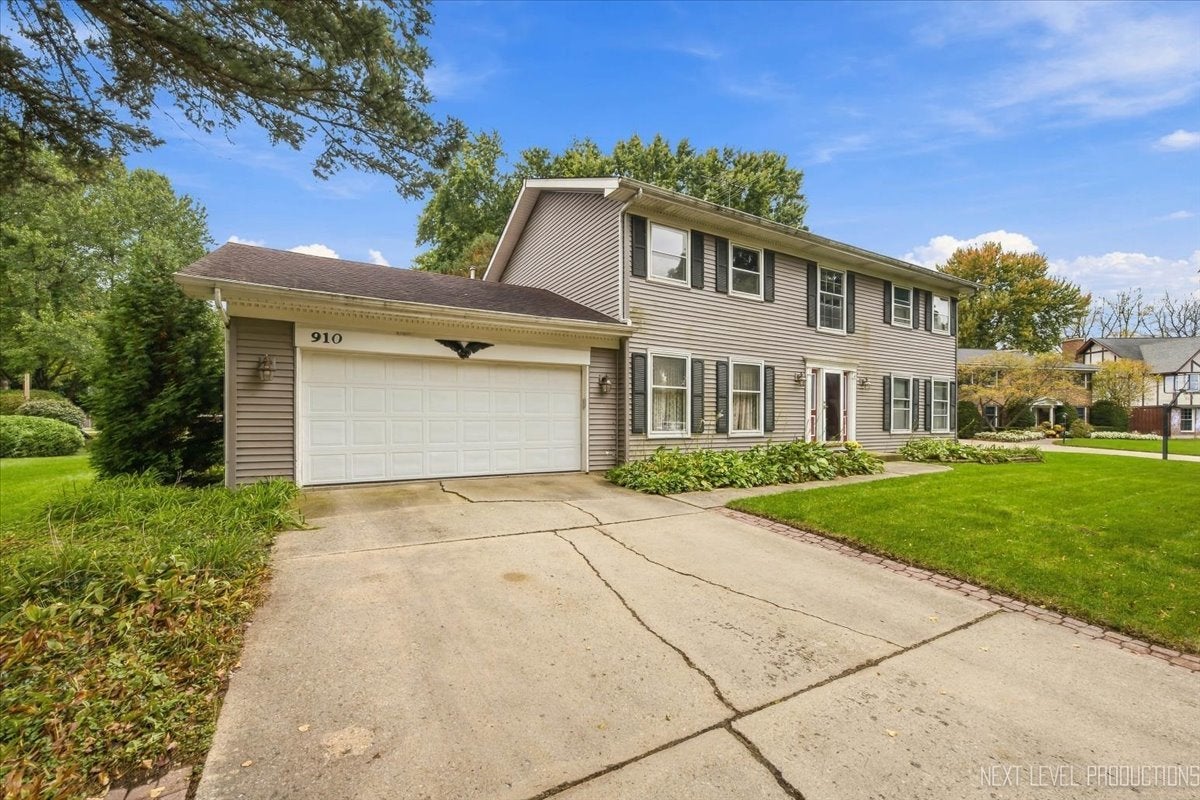 910 Redwing Drive