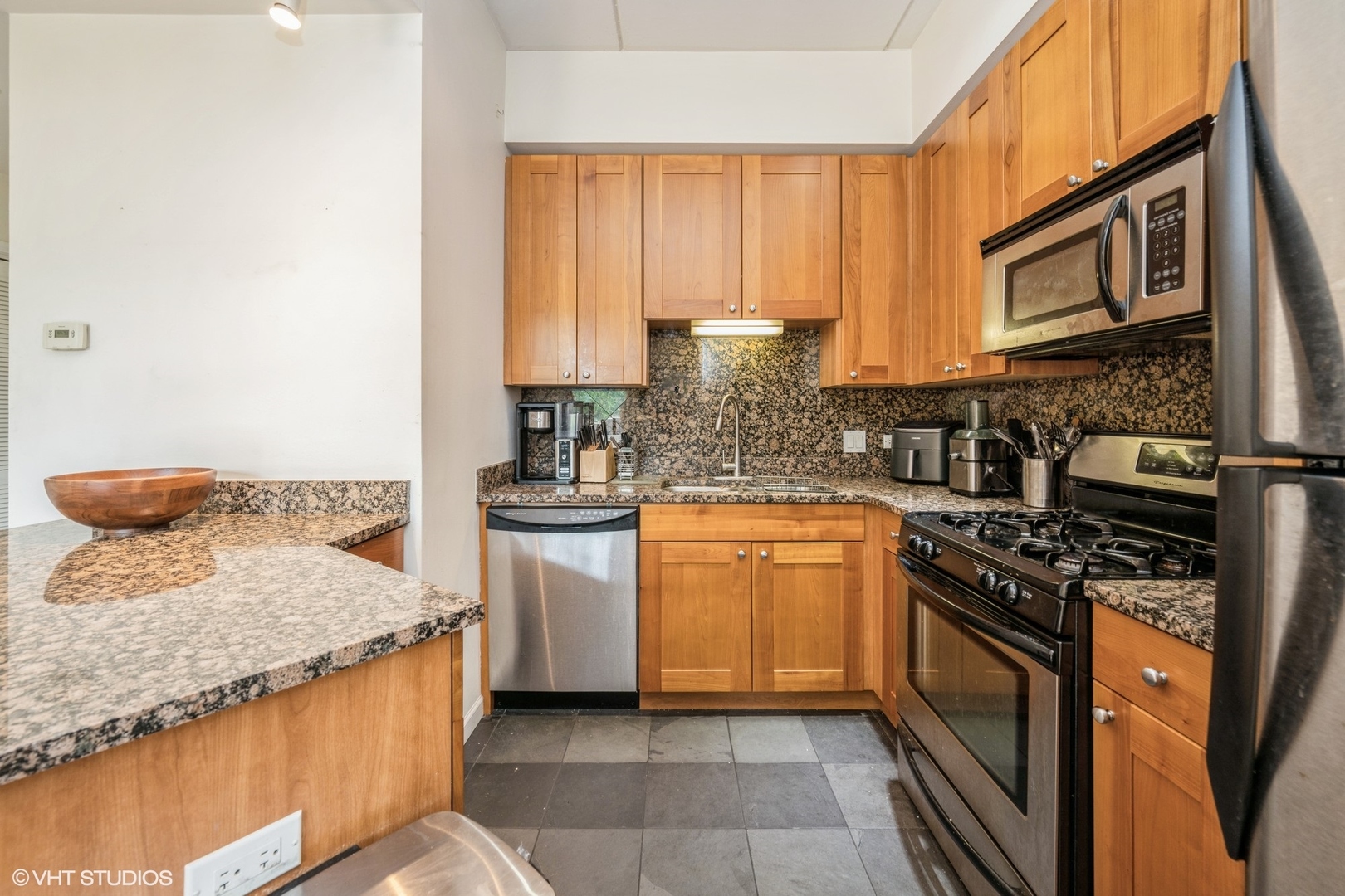 657 W Fulton Street 207