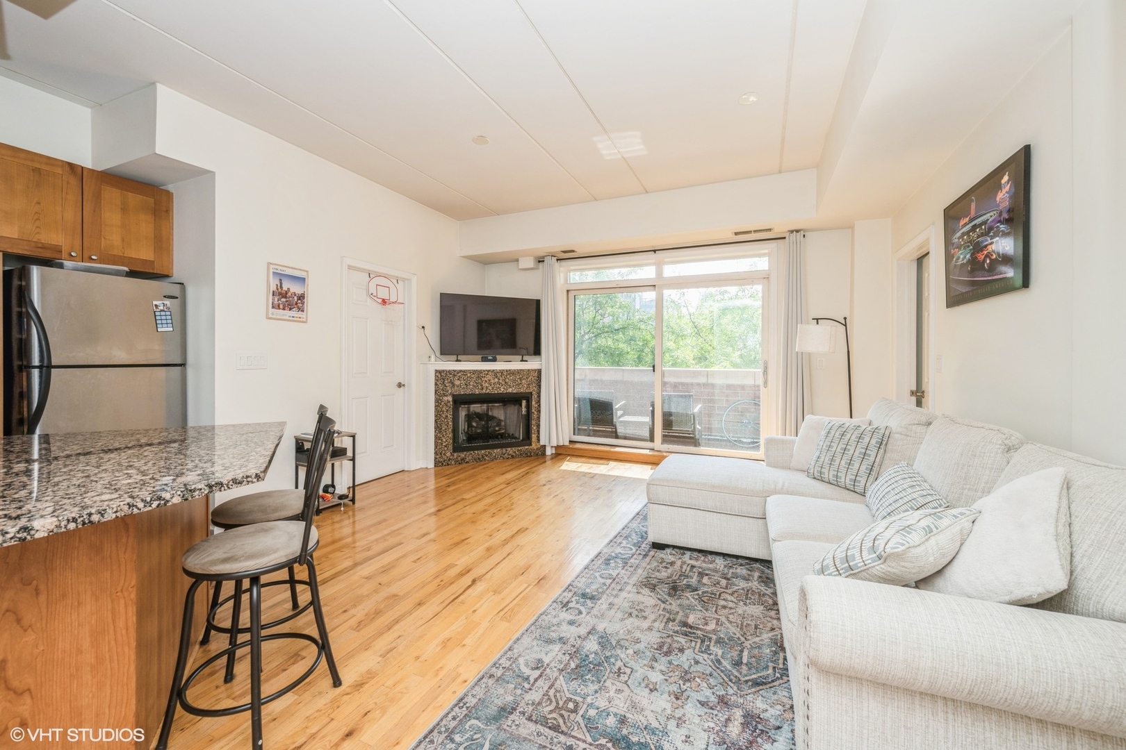 657 W Fulton Street 207