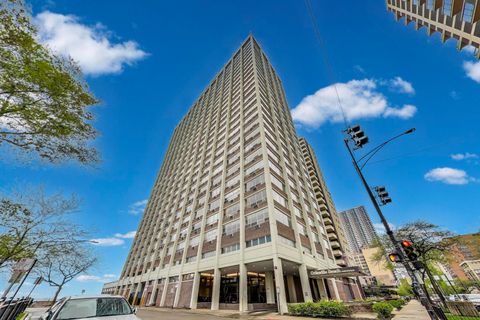 Tiny photo for 6171 N Sheridan Road #806, Chicago, IL 60660 (MLS # 12597957)