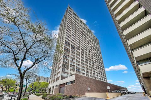 Tiny photo for 6171 N Sheridan Road #806, Chicago, IL 60660 (MLS # 12597957)