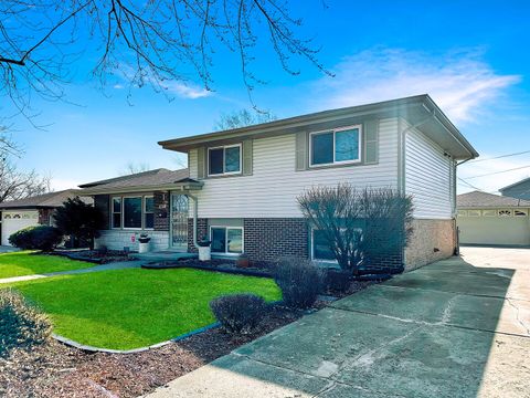 Photo of 811 E 169th Place, South Holland, IL 60473 (MLS # 12565942)