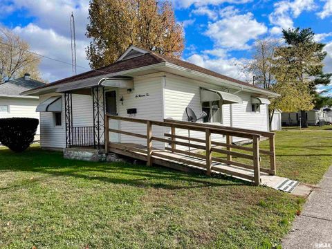 Photo of 602 E MAIN Street, Christopher, IL 62822 (MLS # QC4269282)