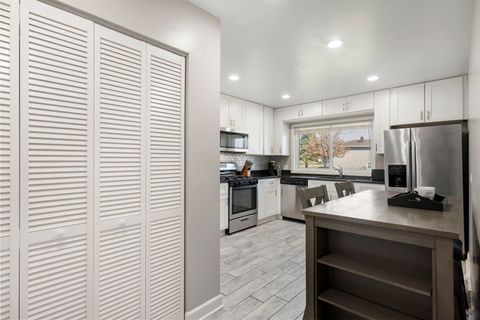 Tiny photo for 701 W Lake Park Drive, Addison, IL 60101 (MLS # 12599365)