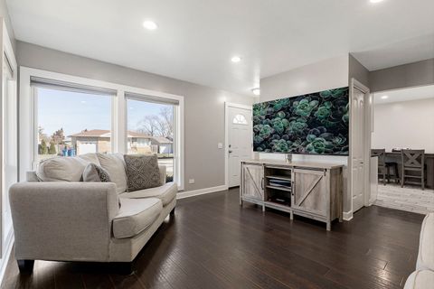 Tiny photo for 701 W Lake Park Drive, Addison, IL 60101 (MLS # 12599365)