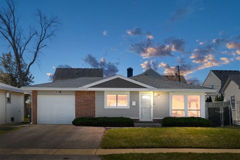 Tiny photo for 701 W Lake Park Drive, Addison, IL 60101 (MLS # 12599365)