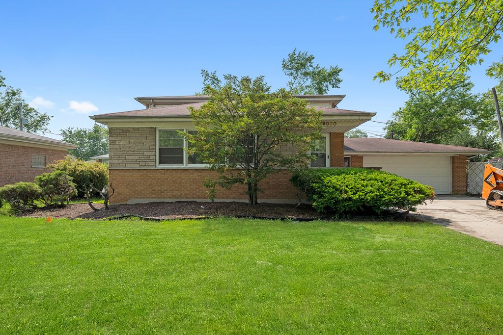 Photo for 16030 University Avenue, South Holland, IL 60473 (MLS # 12508140)