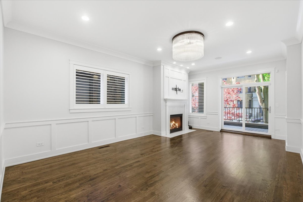 850 W Lill Avenue 1