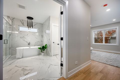 Tiny photo for 2225 W Carmen Avenue, Chicago, IL 60625 (MLS # 12535206)