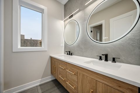 Tiny photo for 2225 W Carmen Avenue, Chicago, IL 60625 (MLS # 12535206)