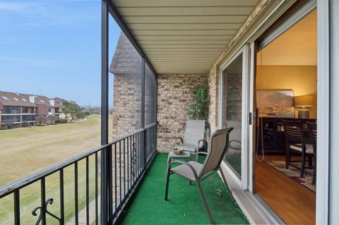 Tiny photo for 15724 Foxbend Court #2N, Orland Park, IL 60462 (MLS # 12541648)