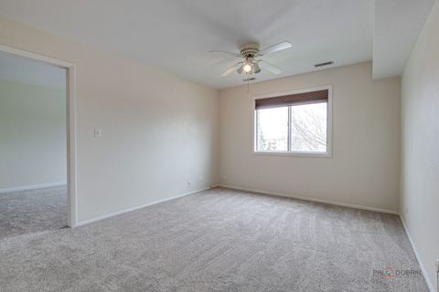 Tiny photo for 625 W Huntington Commons Road #208, Mount Prospect, IL 60056 (MLS # 12618168)