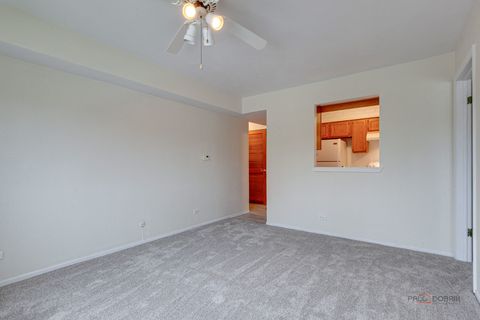 Tiny photo for 625 W Huntington Commons Road #208, Mount Prospect, IL 60056 (MLS # 12618168)