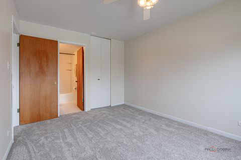 Tiny photo for 625 W Huntington Commons Road #208, Mount Prospect, IL 60056 (MLS # 12618168)
