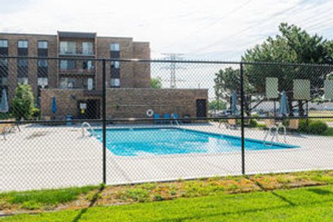 Tiny photo for 625 W Huntington Commons Road #208, Mount Prospect, IL 60056 (MLS # 12618168)