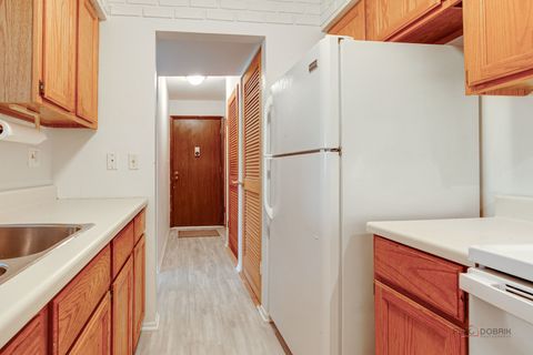 Tiny photo for 625 W Huntington Commons Road #208, Mount Prospect, IL 60056 (MLS # 12618168)