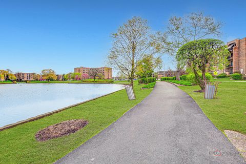 Tiny photo for 625 W Huntington Commons Road #208, Mount Prospect, IL 60056 (MLS # 12618168)