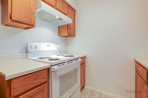 Tiny photo for 625 W Huntington Commons Road #208, Mount Prospect, IL 60056 (MLS # 12618168)