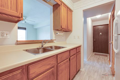 Tiny photo for 625 W Huntington Commons Road #208, Mount Prospect, IL 60056 (MLS # 12618168)