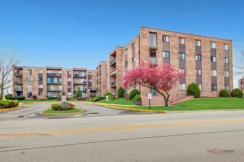 Tiny photo for 625 W Huntington Commons Road #208, Mount Prospect, IL 60056 (MLS # 12618168)