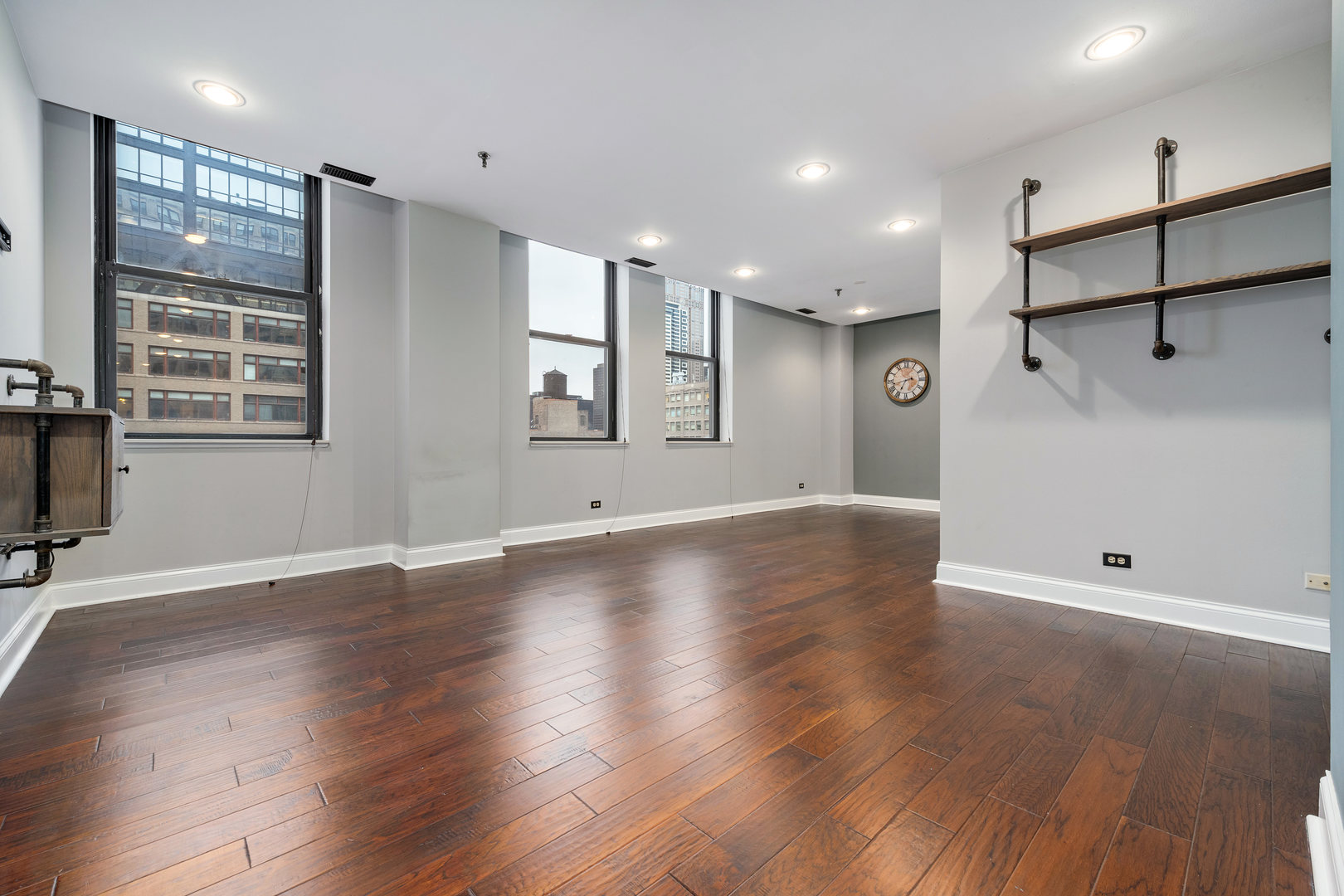 640 S Federal Street 708