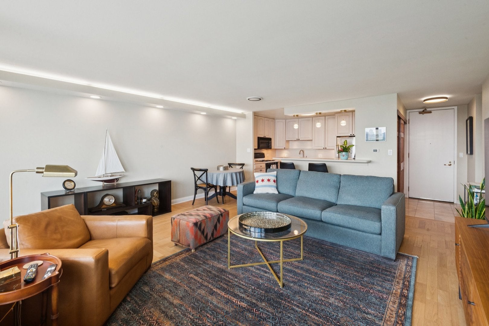 400 E Randolph Street 2305