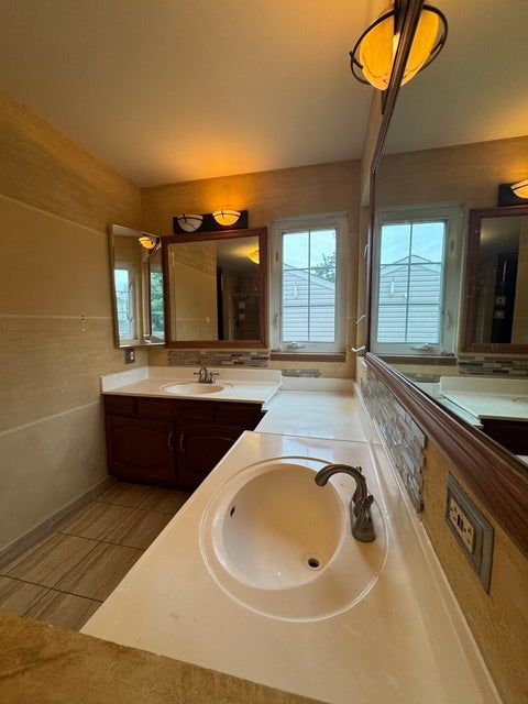 Tiny photo for 33 Buchanan Lane, Streamwood, IL 60107 (MLS # 12774699)