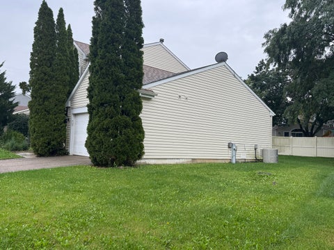 Tiny photo for 33 Buchanan Lane, Streamwood, IL 60107 (MLS # 12774699)