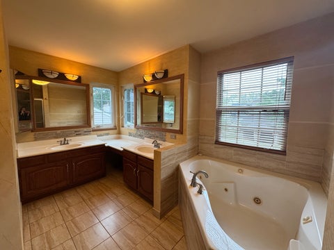 Tiny photo for 33 Buchanan Lane, Streamwood, IL 60107 (MLS # 12774699)