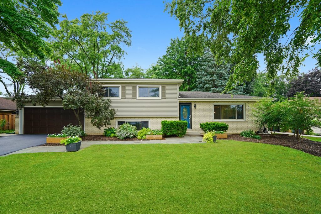 Photo for 5N260 Eagle Terrace, Itasca, IL 60143 (MLS # 12447112)