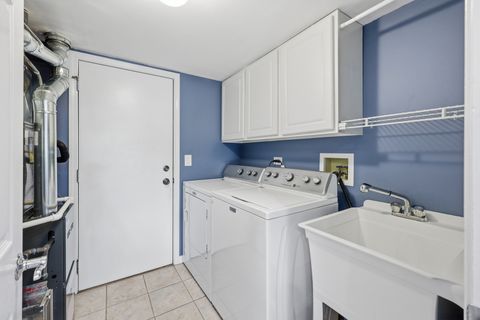 Tiny photo for 702 Clover Hill Court, Elk Grove Village, IL 60007 (MLS # 12669048)