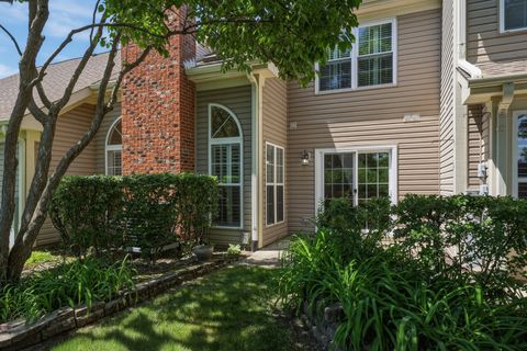 Tiny photo for 702 Clover Hill Court, Elk Grove Village, IL 60007 (MLS # 12669048)