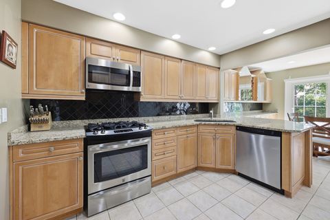 Tiny photo for 702 Clover Hill Court, Elk Grove Village, IL 60007 (MLS # 12669048)