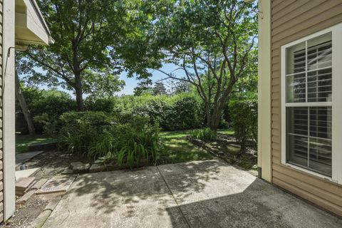 Tiny photo for 702 Clover Hill Court, Elk Grove Village, IL 60007 (MLS # 12669048)