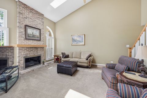 Tiny photo for 702 Clover Hill Court, Elk Grove Village, IL 60007 (MLS # 12669048)