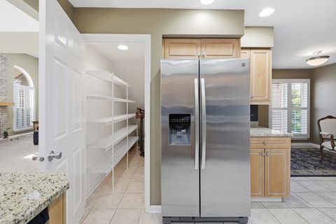 Tiny photo for 702 Clover Hill Court, Elk Grove Village, IL 60007 (MLS # 12669048)
