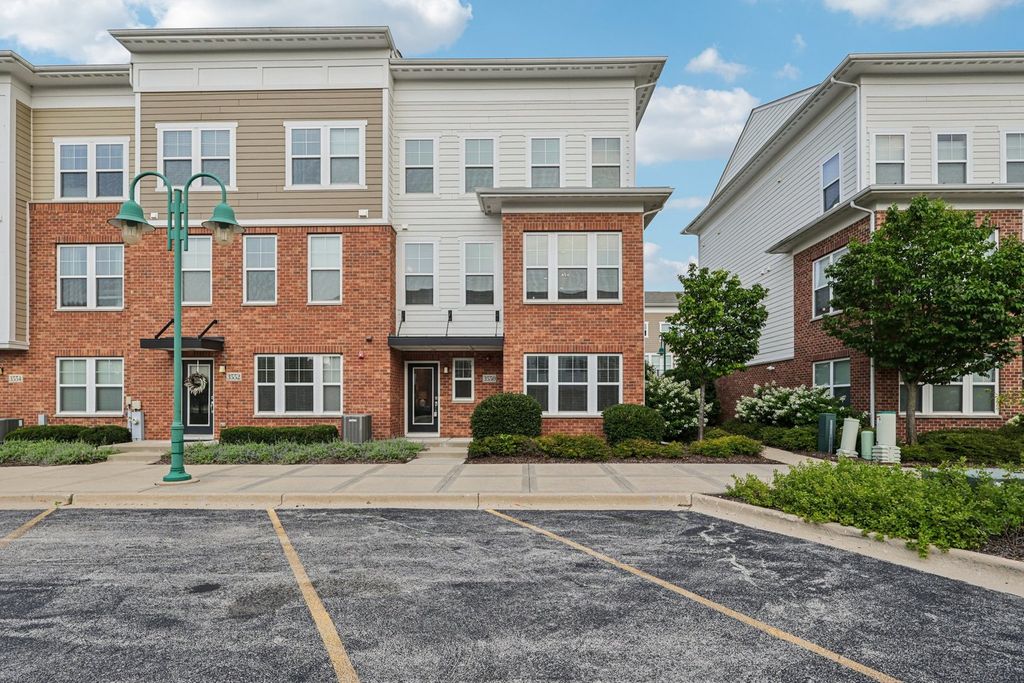 Photo for 3550 Irving Place, Woodridge, IL 60517 (MLS # 12496652)