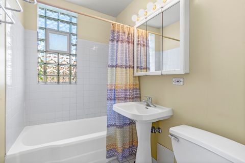 Tiny photo for 2434 W FARRAGUT Street #3B, Chicago, IL 60625 (MLS # 12448992)