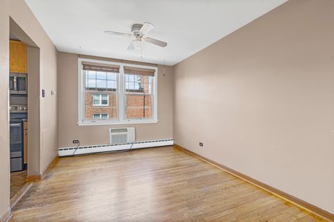 Tiny photo for 2434 W FARRAGUT Street #3B, Chicago, IL 60625 (MLS # 12448992)